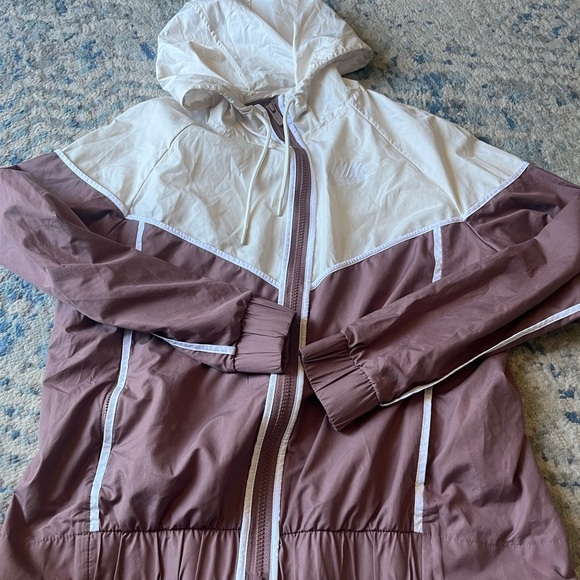 NWOT Nike Women's  Sportswear Windrunner Hooded Jacket Medium - Picture 3 of 4